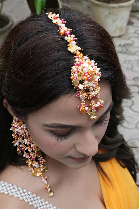 Vaidaan Mohini Pearl Bead Embellished Maangtikka 