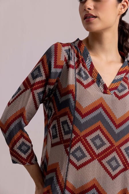 Label Shreya Sharma_Brown Crepe V-neck Knit Pattern Kurta With Pant _Online_at_Aza_Fashions