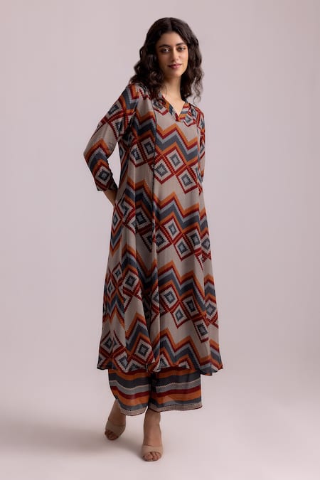 Buy_Label Shreya Sharma_Brown Crepe V-neck Knit Pattern Kurta With Pant _Online_at_Aza_Fashions