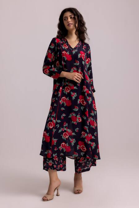 Shop Label Shreya Sharma Black Crepe Embroidery V-neck Anar Pattern Kurta With Pant Online at Aza Fashions Shop_Label Shreya Sharma_Black Crepe Embroidery V-neck Anar Pattern Kurta With Pant _Online_at_Aza_Fashions