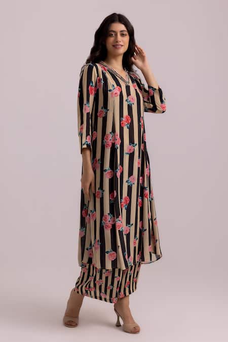 Buy_Label Shreya Sharma_Black Crepe V-neck Rose Stripe Pattern Kurta With Pant _Online_at_Aza_Fashions