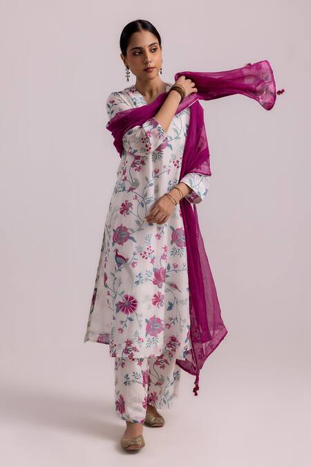 Label Shreya Sharma_White Chanderi, Kota Doria, Cotton V-neck Floral Vine Print Kurta Pant Set _Online_at_Aza_Fashions