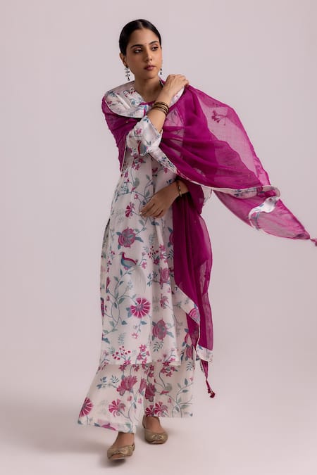 Buy_Label Shreya Sharma_White Chanderi, Kota Doria, Cotton V-neck Floral Vine Print Kurta Pant Set _Online_at_Aza_Fashions