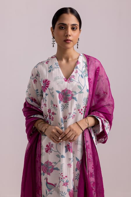 Shop_Label Shreya Sharma_White Chanderi, Kota Doria, Cotton V-neck Floral Vine Print Kurta Pant Set _Online_at_Aza_Fashions