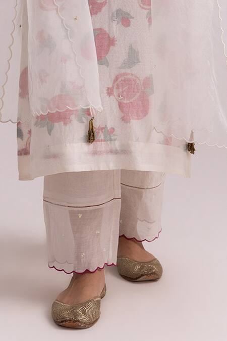 Label Shreya Sharma_White Chanderi, Kota Doria Sequins V-neck Anar Print Underside Kurta Pant Set _Online_at_Aza_Fashions