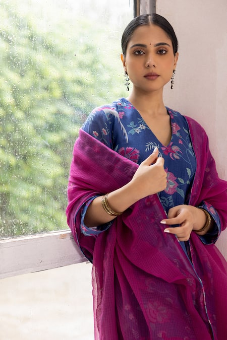 Buy_Label Shreya Sharma_Blue Chanderi, Kota Doria V-neck Vine Print Kurta Pant Set _Online_at_Aza_Fashions