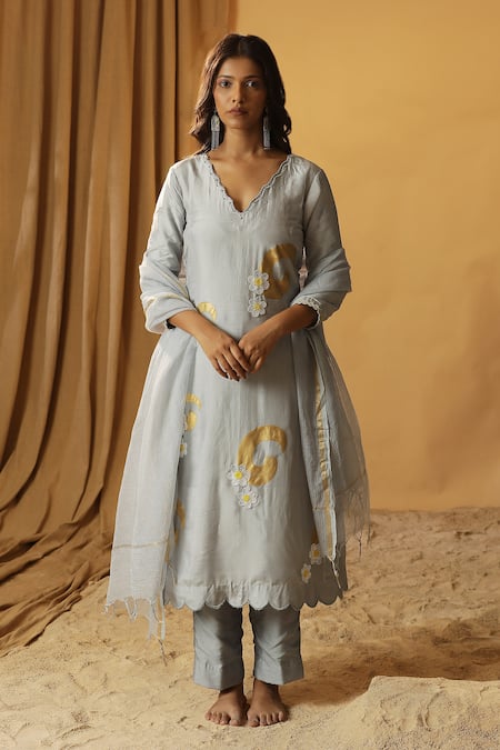 arpita sulakshana Floral Cutdana Embroidered Kurta & Pant Set 