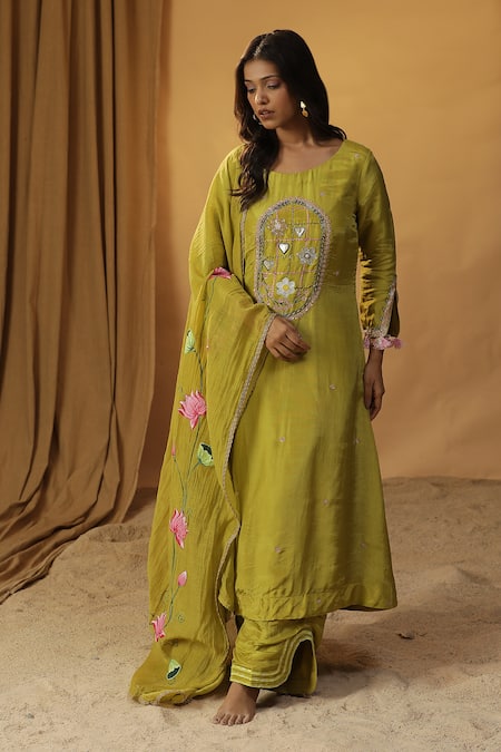 arpita sulakshana Green Chanderi Hand Paint Lotus Round Garden Embroidered A-line Kurta And Pant Set 