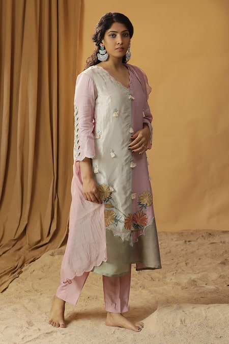 arpita sulakshana Pink Chanderi Hand Paint Floral V-neck Silk Embroidered Kurta And Pant Set 