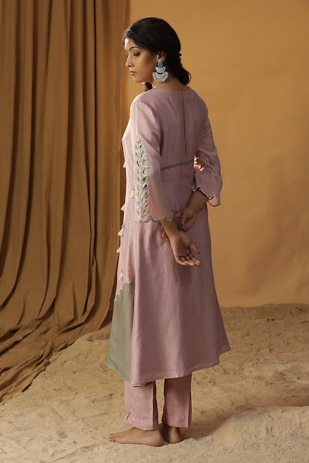Arpita Sulakshana_Pink Chanderi Tassels V-neck Silk Embroidered Kurta And Pant Set _at_Aza_Fashions