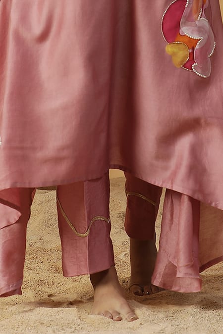 Arpita Sulakshana Pink Chanderi Pearls, Cut Work V-neck Hand Painted A-line Kurta With Pant Online at Aza Fashions Arpita Sulakshana_Pink Chanderi Pearls, Cut Work V-neck Hand Painted A-line Kurta With Pant _Online_at_Aza_Fashions