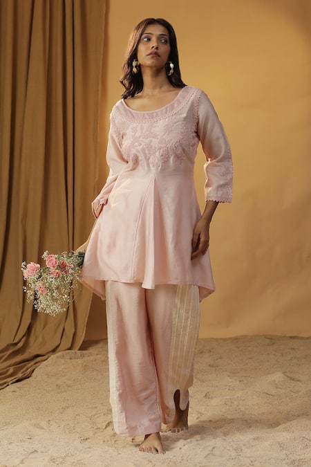 arpita sulakshana Pearl Embroidered Asymmetric Kurta With Pant 