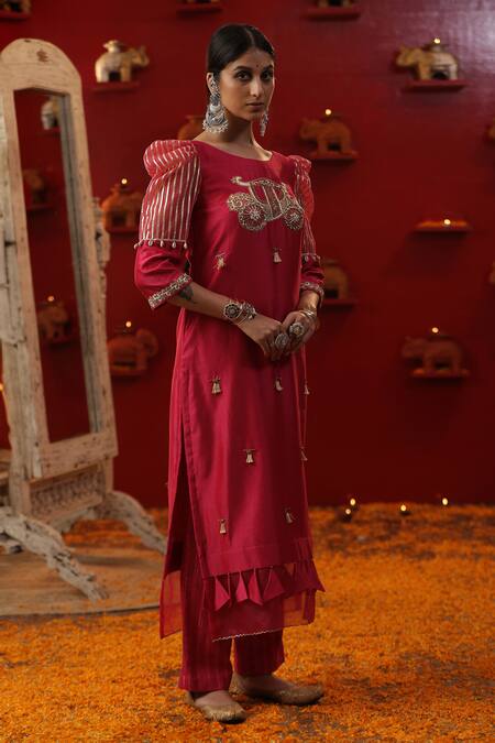 Arpita Sulakshana_Pink Cotton, Chanderi Silk, Crepe Tassels Boat Neck Palkhi Embroidered Kurta Set _at_Aza_Fashions