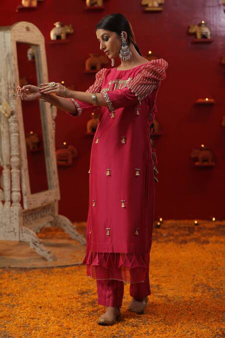 Buy_Arpita Sulakshana_Pink Cotton, Chanderi Silk, Crepe Tassels Boat Neck Palkhi Embroidered Kurta Set 