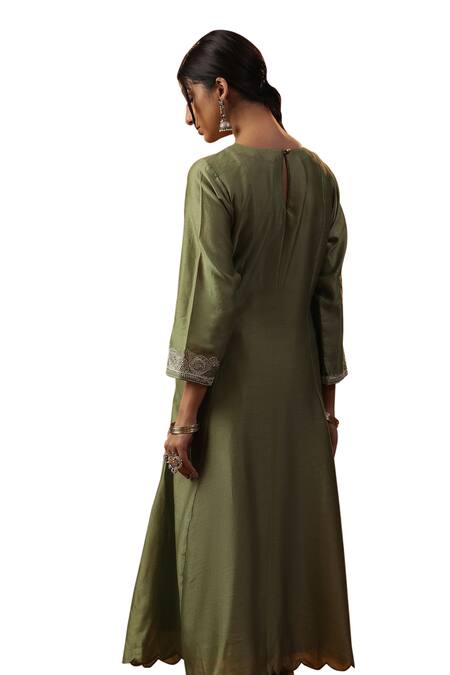 Shop Arpita Sulakshana Green Cotton, Chanderi Silk, Crepe Embroidery, Sequins, Dori Neckline Kurta Set Shop_Arpita Sulakshana_Green Cotton, Chanderi Silk, Crepe Embroidery, Sequins, Dori Neckline Kurta Set