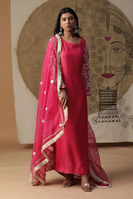 Buy_Arpita Sulakshana_Red Chanderi Silk, Crepe Sequins Scoop Neck Dori Embroidered Long Kurta Pant Set _Online_at_Aza_Fashions