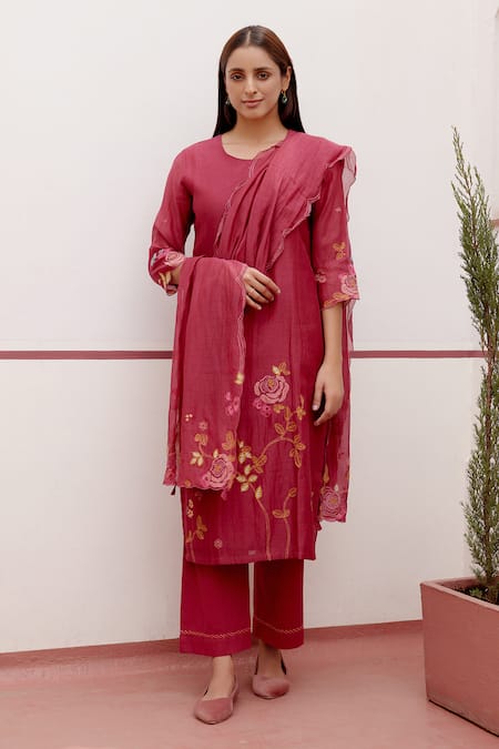 Vaayu Red Cotton, Muslin Embroidery Round Neck Floral Applique Kurta Set 