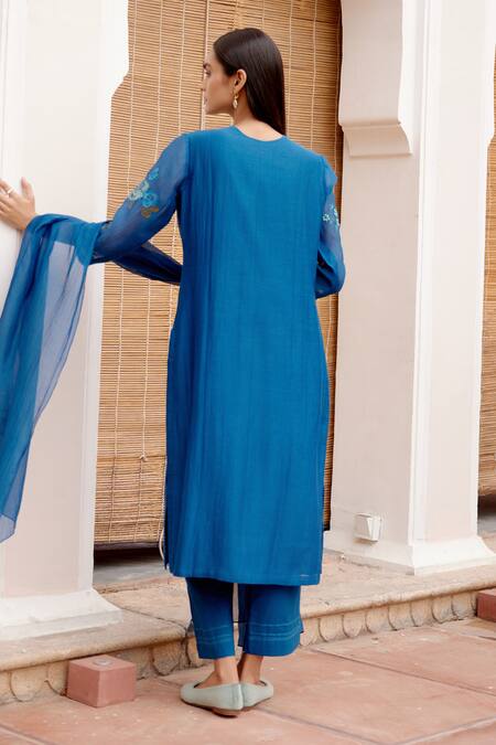 Shop Vaayu Blue Cotton, Muslin Embroidery Round Neck Floral Kurta Set at Aza Fashions Shop_Vaayu_Blue Cotton, Muslin Embroidery Round Neck Floral Kurta Set _at_Aza_Fashions