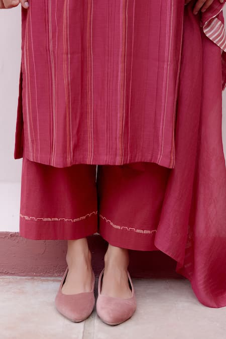 Buy Vaayu Red Cotton, Muslin Embroidery Round Neck Stitchline Kurta Set Online at Aza Fashions Buy_Vaayu_Red Cotton, Muslin Embroidery Round Neck Stitchline Kurta Set _Online_at_Aza_Fashions