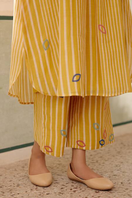 Buy Vaayu Yellow Cotton, Muslin Round Neck Linear Print Kurta And Pant Set Buy_Vaayu_Yellow Cotton, Muslin Round Neck Linear Print Kurta And Pant Set