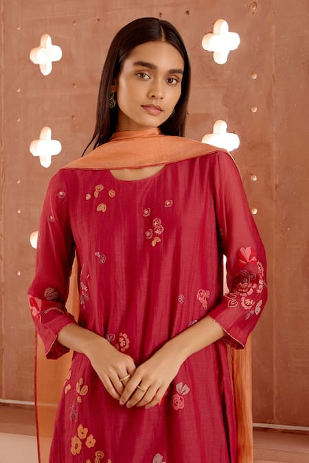 Vaayu_Red Cotton, Muslin Embroidery Round Neck Botanical Kurta Set_Online_at_Aza_Fashions