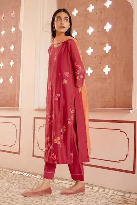 Buy_Vaayu_Red Cotton, Muslin Embroidery Round Neck Botanical Kurta Set_Online_at_Aza_Fashions