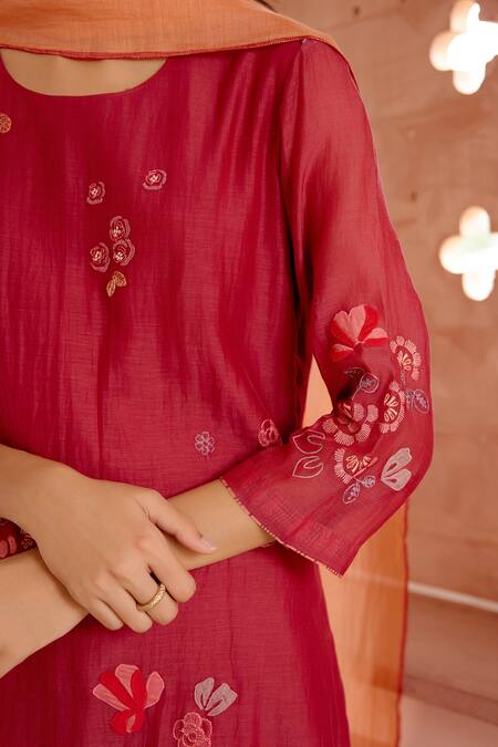 Shop_Vaayu_Red Cotton, Muslin Embroidery Round Neck Botanical Kurta Set_Online_at_Aza_Fashions