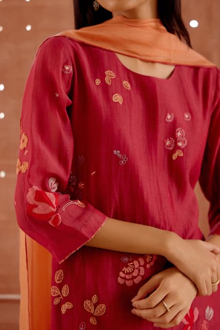 Vaayu_Red Cotton, Muslin Embroidery Round Neck Botanical Kurta Set_at_Aza_Fashions