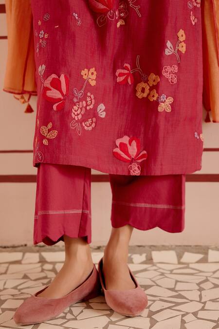 Buy_Vaayu_Red Cotton, Muslin Embroidery Round Neck Botanical Kurta Set