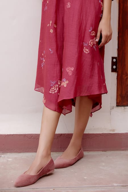 Vaayu Red Cotton, Muslin Embroidery V-neck Floral Asymmetric Dress at Aza Fashions Vaayu_Red Cotton, Muslin Embroidery V-neck Floral Asymmetric Dress _at_Aza_Fashions