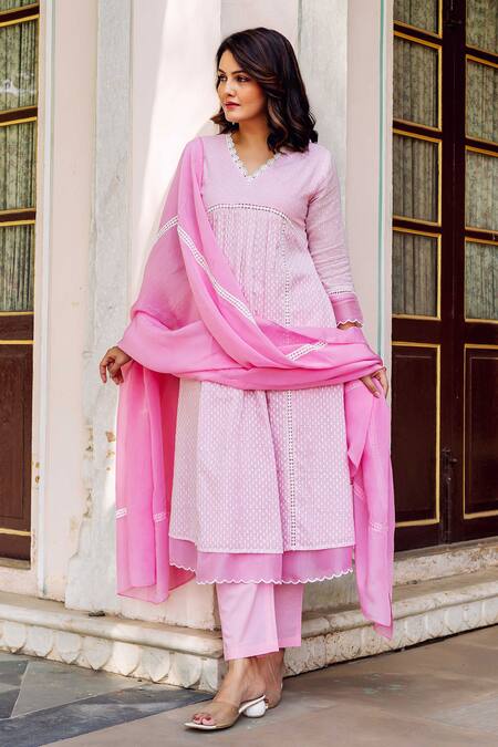 Missprint Pink Kota Doria, Cotton, Organza Lace V-neck Meadow Hand Block Print Kurta Set Online at Aza Fashions Missprint_Pink Kota Doria, Cotton, Organza Lace V-neck Meadow Hand Block Print Kurta Set _Online_at_Aza_Fashions