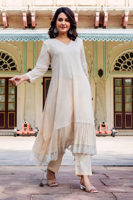 Missprint Beige Kota Doria, Cotton Lace V-neck Desert Blossom Detailed Kurta Set Online at Aza Fashions Missprint_Beige Kota Doria, Cotton Lace V-neck Desert Blossom Detailed Kurta Set _Online_at_Aza_Fashions