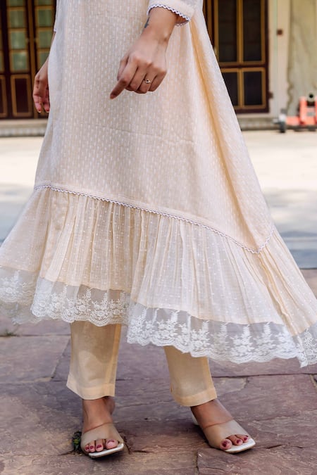 Missprint Beige Kota Doria, Cotton Lace V-neck Desert Blossom Detailed Kurta Set at Aza Fashions Missprint_Beige Kota Doria, Cotton Lace V-neck Desert Blossom Detailed Kurta Set _at_Aza_Fashions