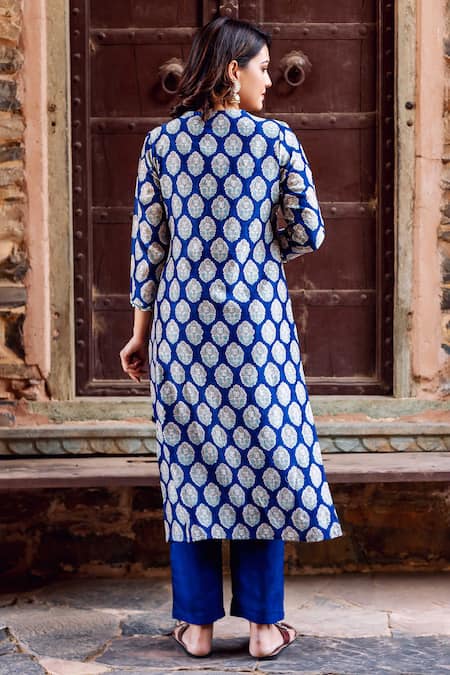 Shop Missprint Blue Silk, Cotton, Chanderi Embroidery V-neck Kurta Pant Set at Aza Fashions Shop_Missprint_Blue Silk, Cotton, Chanderi Embroidery V-neck Kurta Pant Set _at_Aza_Fashions