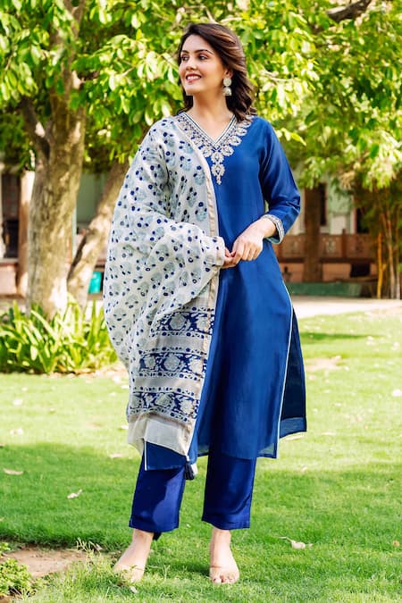 Missprint Elegance Embroidered Neck Kurta Pant Set 