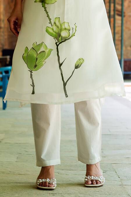 Missprint White Kurta Silk Chanderi Hand Painted Floral Notched Round Blossom Set Online at Aza Fashions Missprint_White Kurta Silk Chanderi Hand Painted Floral Notched Round Blossom Set _Online_at_Aza_Fashions