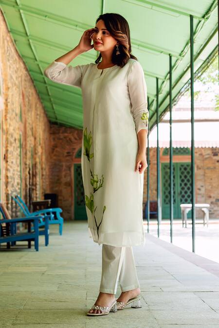 Buy Missprint White Kurta Silk Chanderi Hand Painted Floral Notched Round Blossom Set Buy_Missprint_White Kurta Silk Chanderi Hand Painted Floral Notched Round Blossom Set