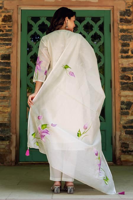 Shop Missprint White Silk, Chanderi, Cotton Embroidery V-neck Blossom Hand Paint Kurta Pant Set at Aza Fashions Shop_Missprint_White Silk, Chanderi, Cotton Embroidery V-neck Blossom Hand Paint Kurta Pant Set _at_Aza_Fashions