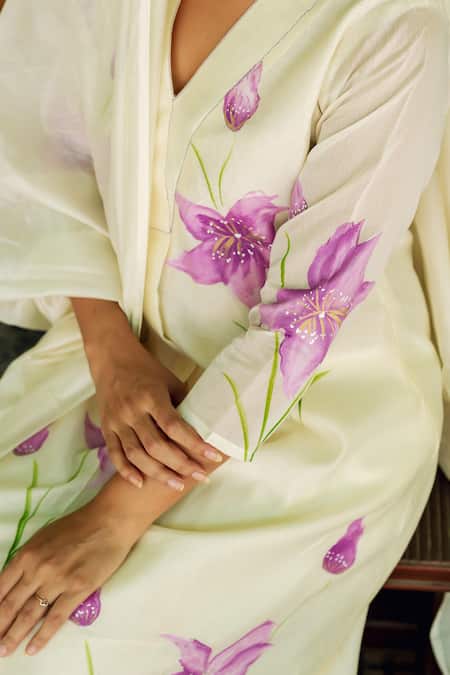 Shop Missprint White Silk, Chanderi, Cotton Embroidery V-neck Blossom Hand Paint Kurta Pant Set Shop_Missprint_White Silk, Chanderi, Cotton Embroidery V-neck Blossom Hand Paint Kurta Pant Set