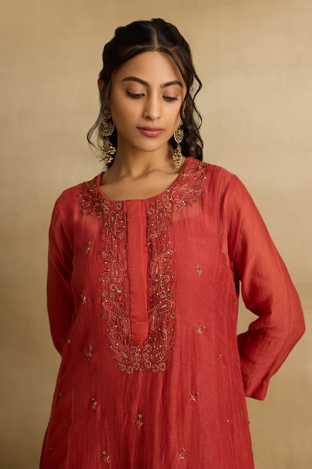 Rhua_Red Chanderi, Muslin, Kota Doria Embroidery, Naira Phool Bloom Kurta Set _Online_at_Aza_Fashions