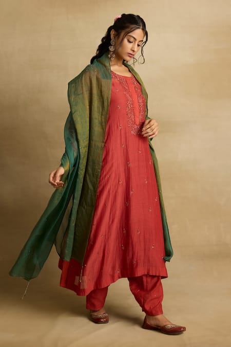 Buy_Rhua_Red Chanderi, Muslin, Kota Doria Embroidery, Naira Phool Bloom Kurta Set _Online_at_Aza_Fashions