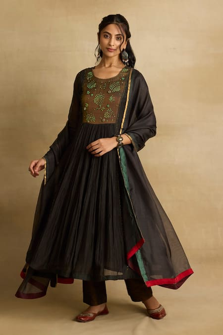 Rhua Black Mul Chanderi Embroidery Aari Round Neck Parnika Floral Yoke Kurta Set 