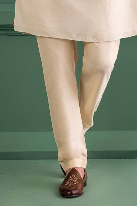 Amit Arora_Cream Silk, Chanderi, Cotton Metallic Thread Applique Embroidered Kurta Set _Online_at_Aza_Fashions