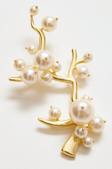 Voyce Jewellery White Kent Abstract Carved Pendant Necklace Online at Aza Fashions Voyce Jewellery_White Kent Abstract Carved Pendant Necklace _Online_at_Aza_Fashions