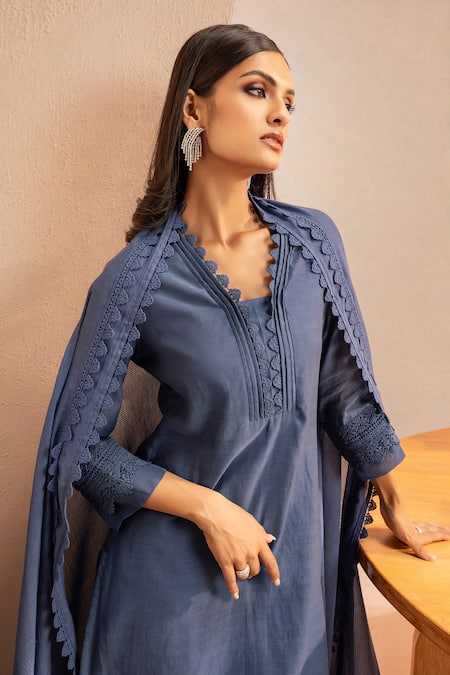 Dohr India Embroidered Short Kurta Set 