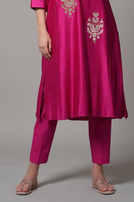 Joy Mitra_Fuchsia Chanderi Embroidery V-neck Placement Straight Kurta And Pant Set _Online_at_Aza_Fashions