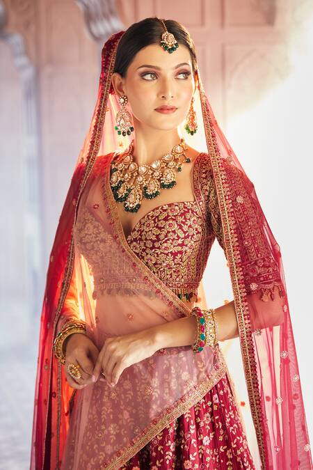 Bridal jewellery with maroon lehenga discount
