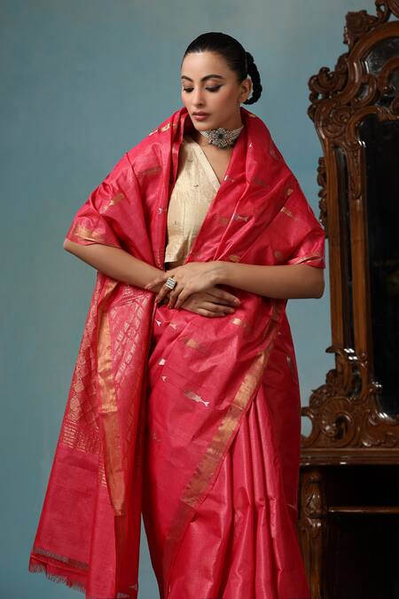 Buy Dusala Peach Kota Doria Orchid Fish Motif Handwoven Saree With Running Blouse Piece Buy_Dusala_Peach Kota Doria Orchid Fish Motif Handwoven Saree With Running Blouse Piece