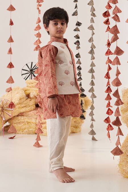 Shop Cute Couture Beige Kurta Cotton Embroidered Thread Floral Bundi Set at Aza Fashions Shop_Cute Couture_Beige Kurta Cotton Embroidered Thread Floral Bundi Set _at_Aza_Fashions