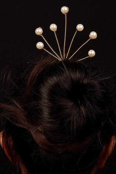 Rejuvenate jewels Pearl Embellished Hair Pin 